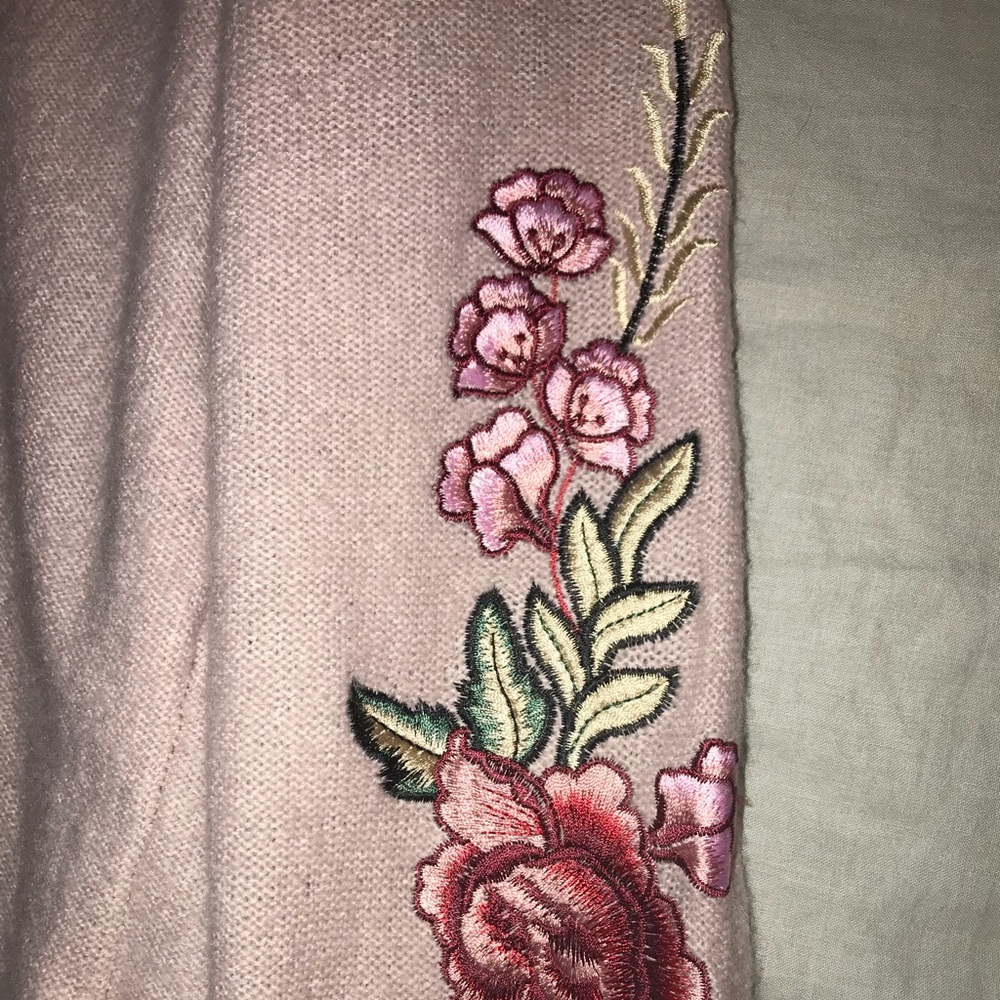 Flower detailed sweater